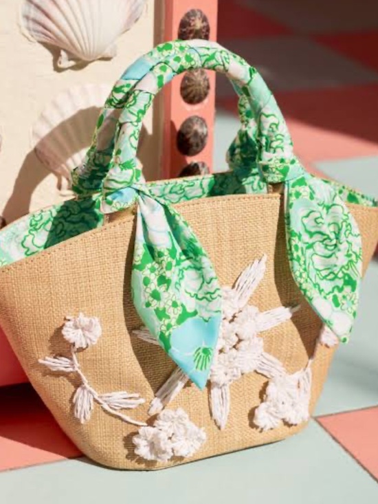 Lilly Pulitzer Handbags - NIP Lilly Pulitzer GWP straw bag